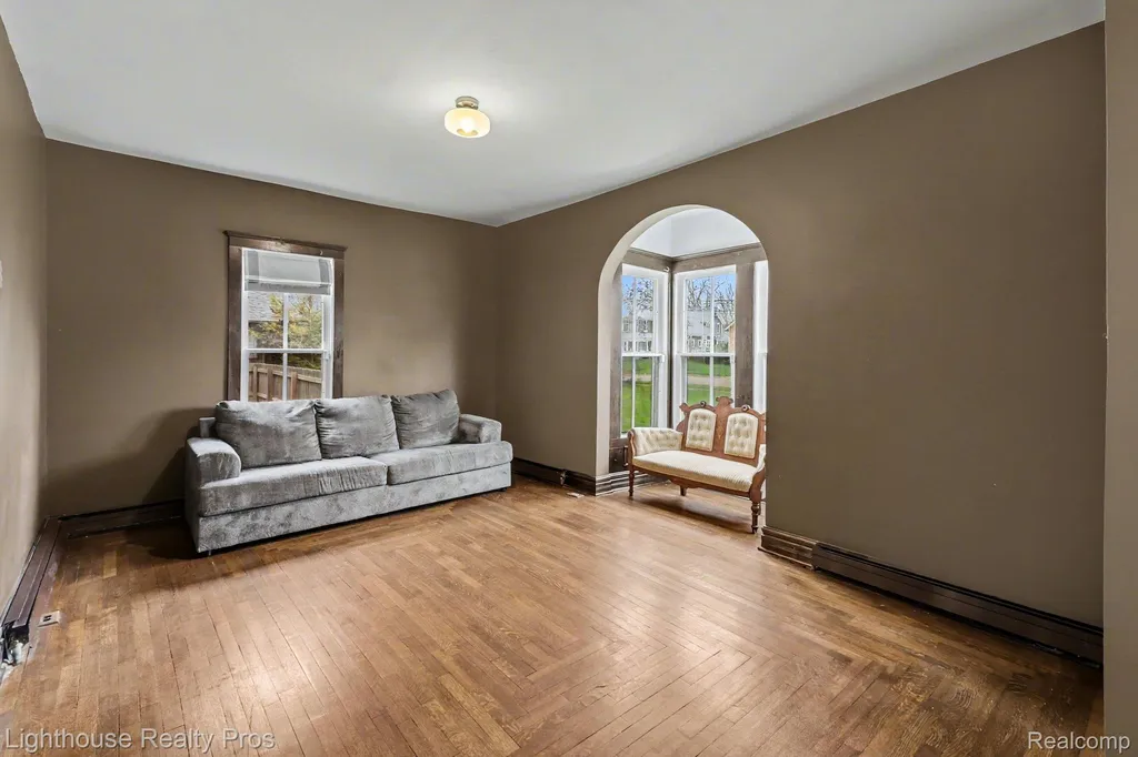 405 W Jefferson Street Grand Ledge City MI 48837