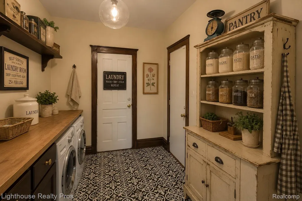 405 W Jefferson Street Grand Ledge City MI 48837