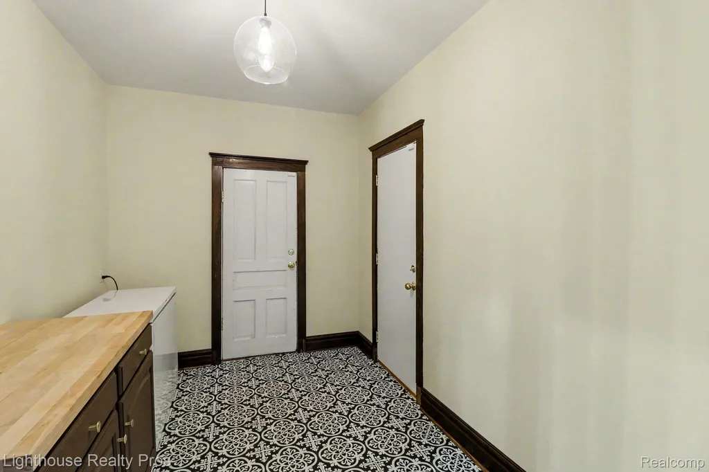 405 W Jefferson Street Grand Ledge City MI 48837