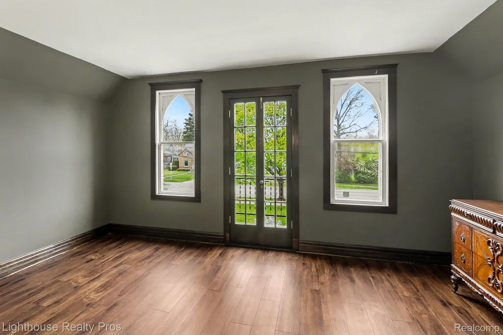 405 W Jefferson Street Grand Ledge City MI 48837