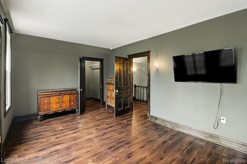 405 W Jefferson Street Grand Ledge City MI 48837