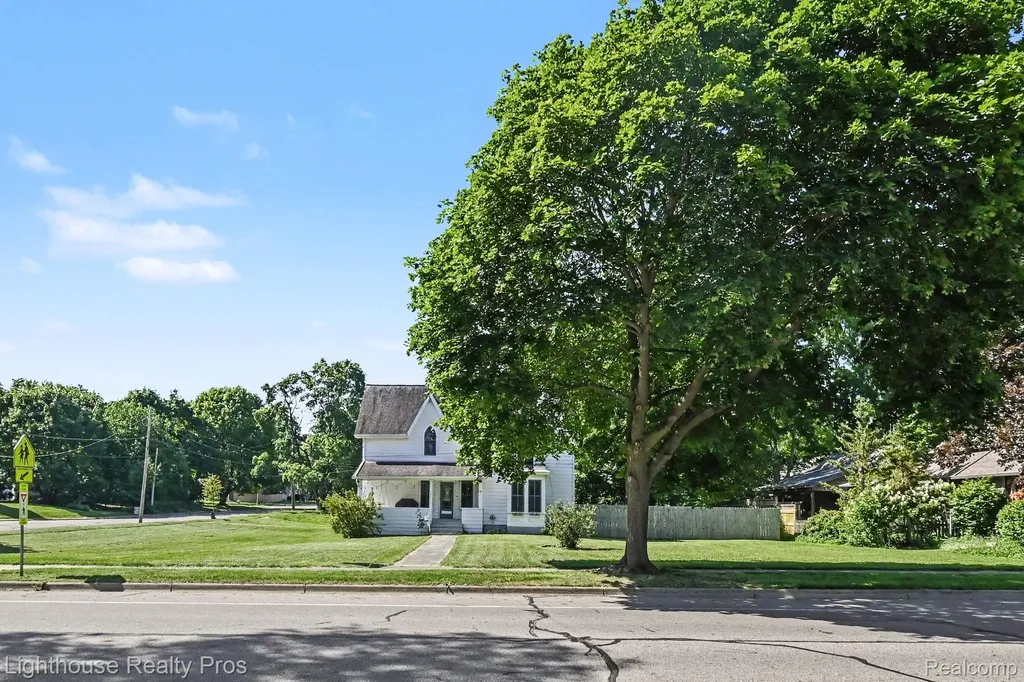 405 W Jefferson Street Grand Ledge City MI 48837