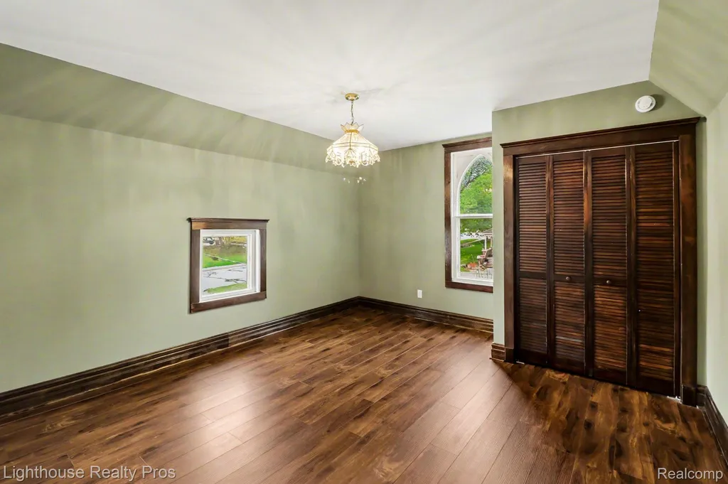 405 W Jefferson Street Grand Ledge City MI 48837