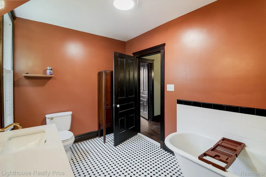 405 W Jefferson Street Grand Ledge City MI 48837
