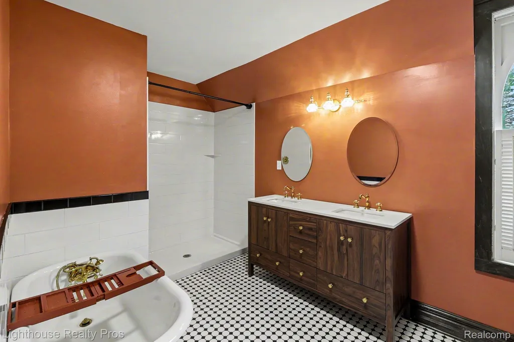 405 W Jefferson Street Grand Ledge City MI 48837