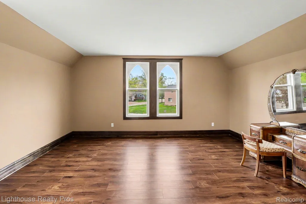 405 W Jefferson Street Grand Ledge City MI 48837