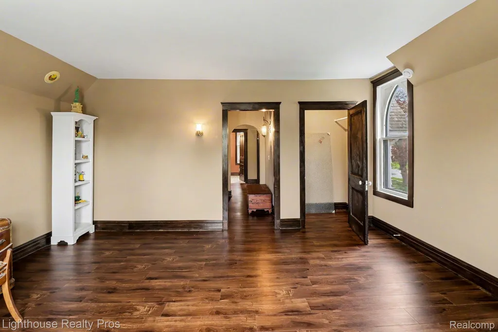 405 W Jefferson Street Grand Ledge City MI 48837