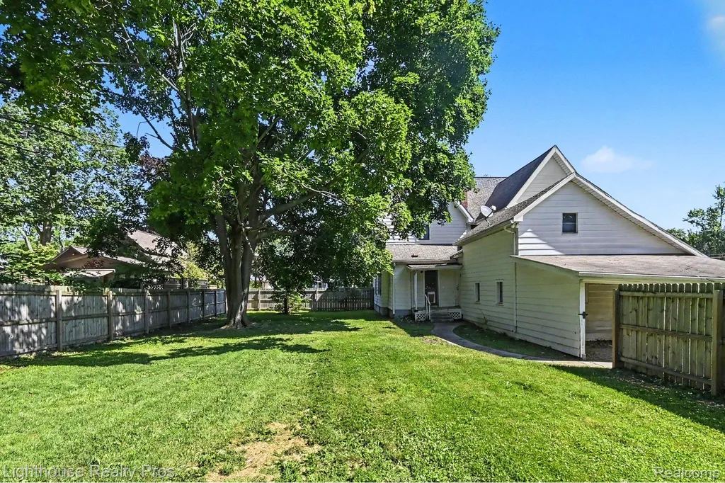 405 W Jefferson Street Grand Ledge City MI 48837