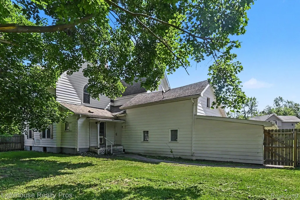 405 W Jefferson Street Grand Ledge City MI 48837