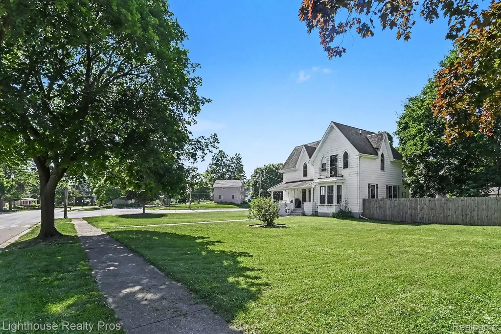 405 W Jefferson Street Grand Ledge City MI 48837