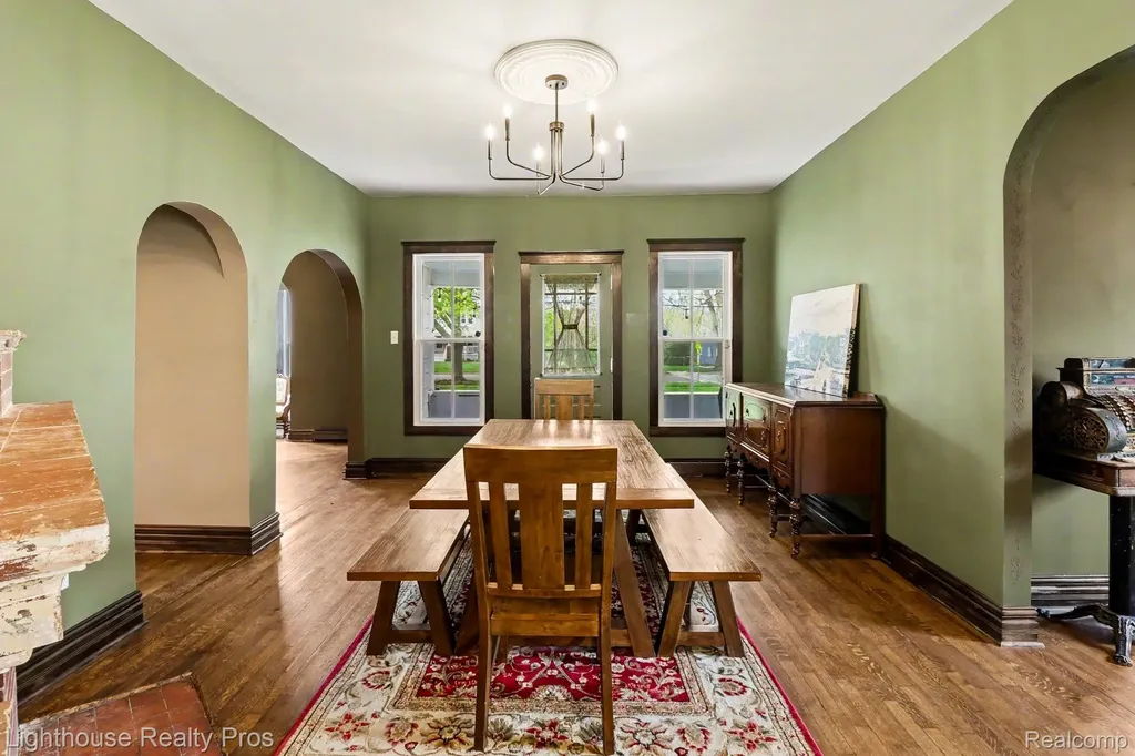 405 W Jefferson Street Grand Ledge City MI 48837