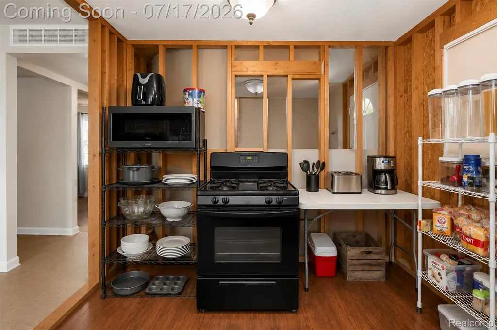 6871 Troy Street Taylor City MI 48180