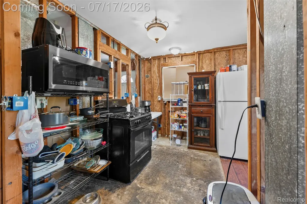 6871 Troy Street Taylor City MI 48180