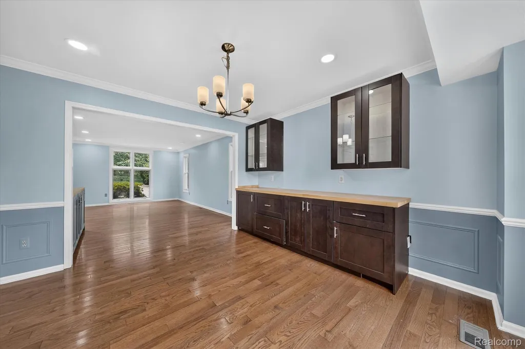 34970 Old Homestead Drive Farmington Hills City MI 48335