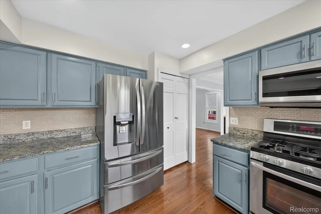 34970 Old Homestead Drive Farmington Hills City MI 48335