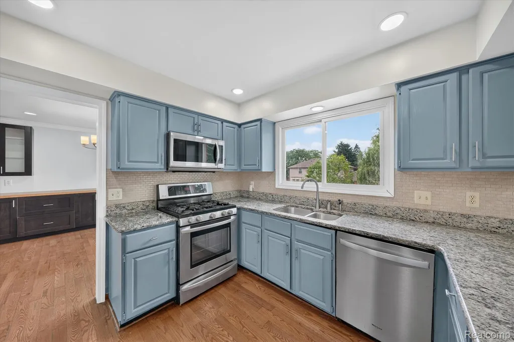 34970 Old Homestead Drive Farmington Hills City MI 48335