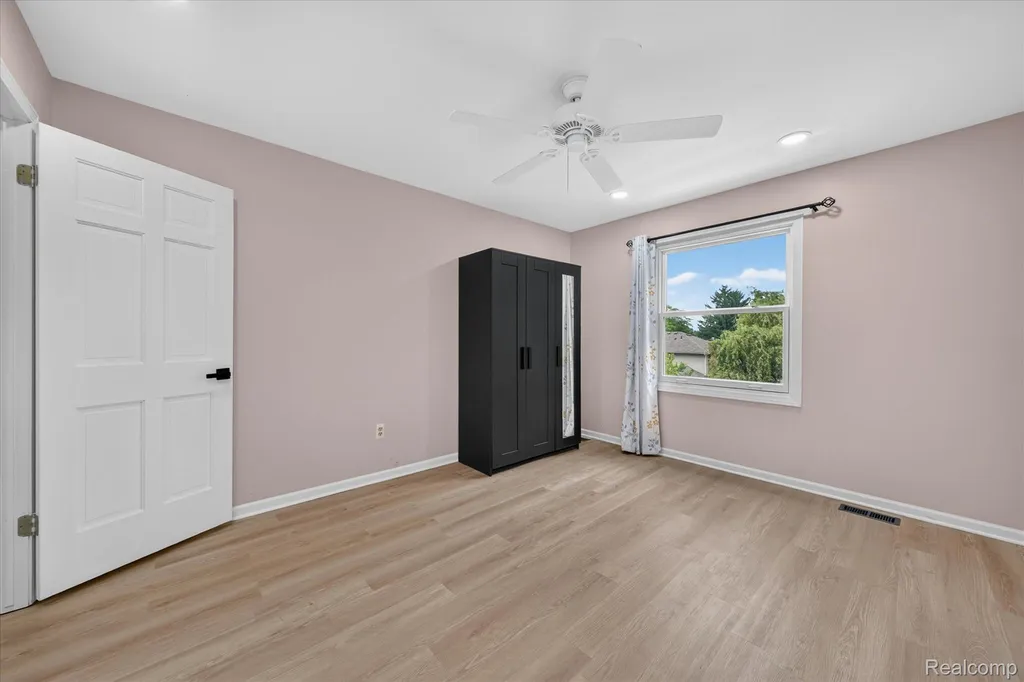 34970 Old Homestead Drive Farmington Hills City MI 48335