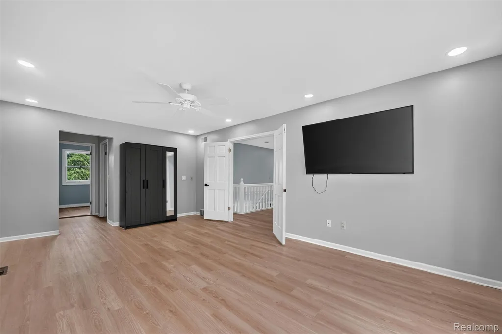 34970 Old Homestead Drive Farmington Hills City MI 48335
