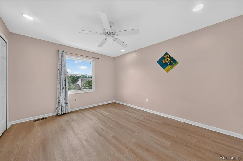 34970 Old Homestead Drive Farmington Hills City MI 48335