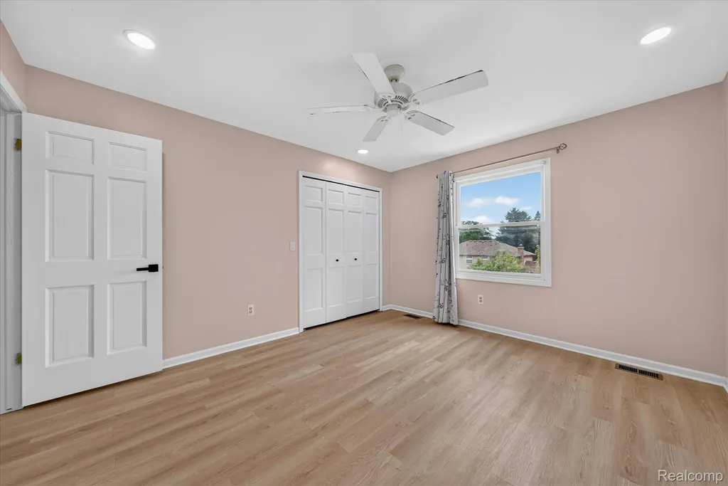 34970 Old Homestead Drive Farmington Hills City MI 48335
