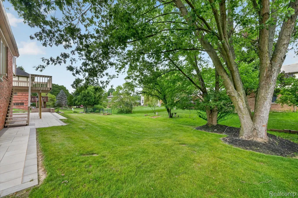 34970 Old Homestead Drive Farmington Hills City MI 48335