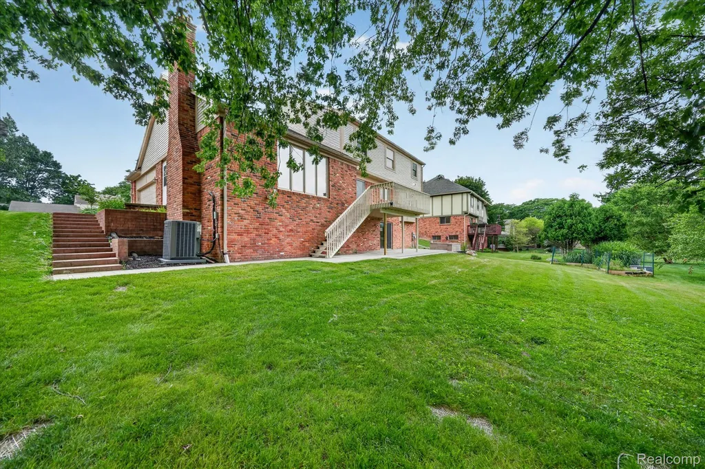 34970 Old Homestead Drive Farmington Hills City MI 48335