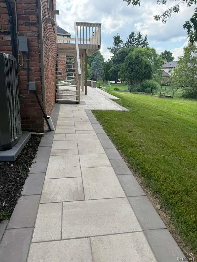 34970 Old Homestead Drive Farmington Hills City MI 48335