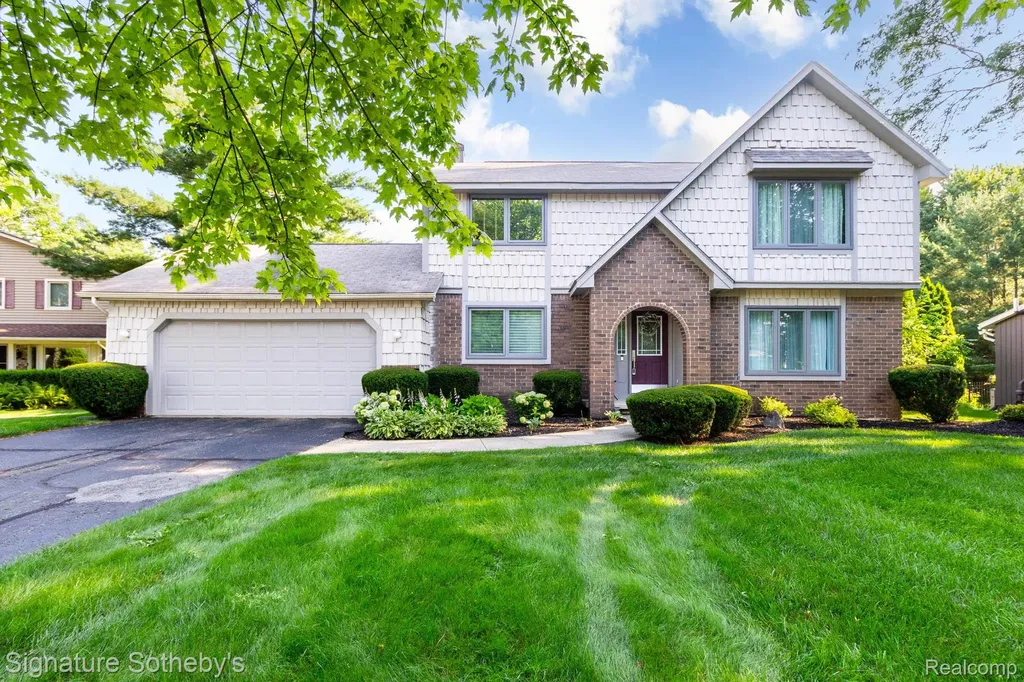 4086 Cherry Garden Drive Commerce Charter Township MI 48382
