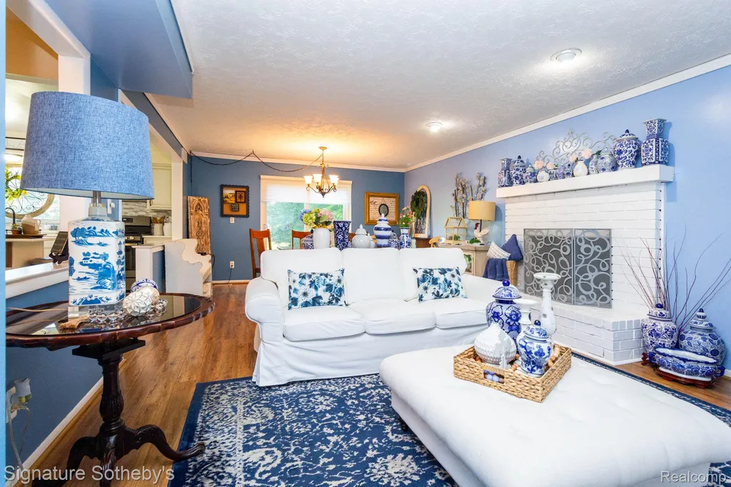 4086 Cherry Garden Drive Commerce Charter Township MI 48382