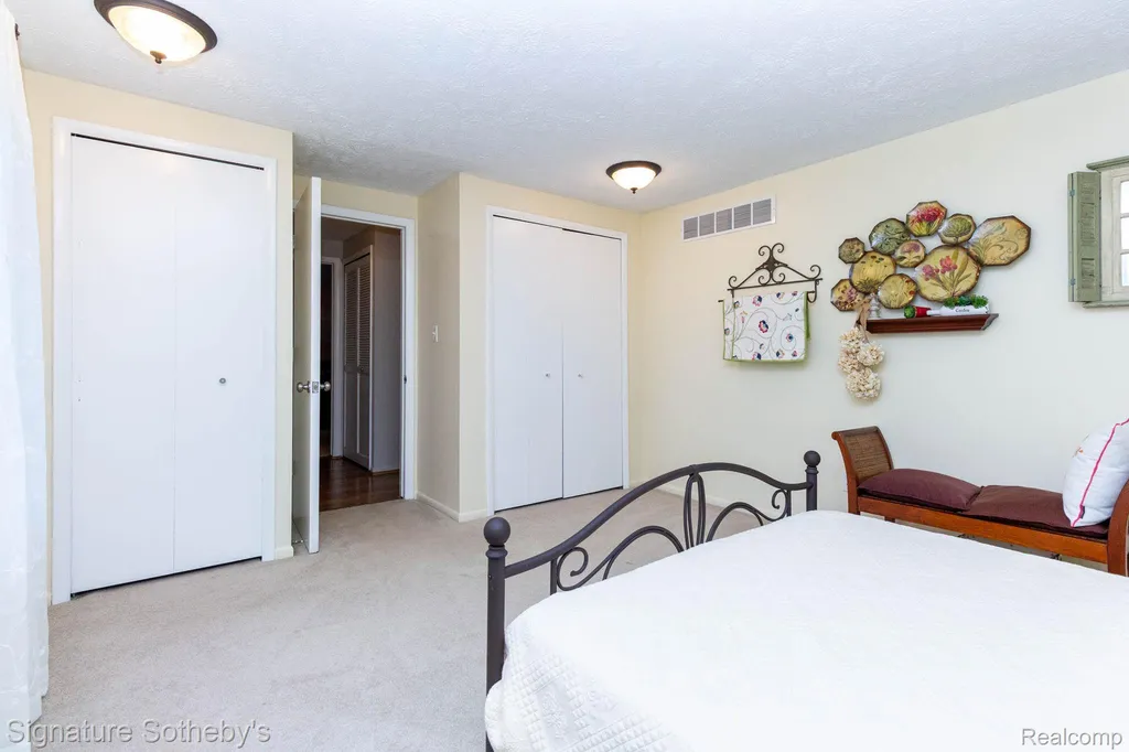 4086 Cherry Garden Drive Commerce Charter Township MI 48382