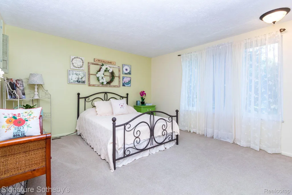 4086 Cherry Garden Drive Commerce Charter Township MI 48382
