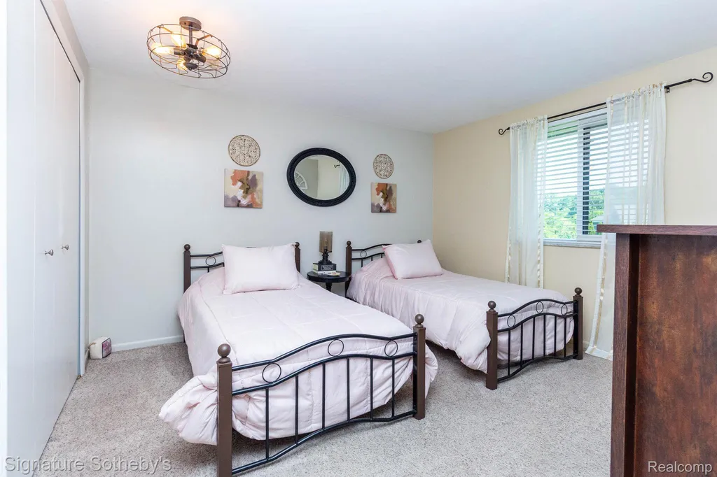 4086 Cherry Garden Drive Commerce Charter Township MI 48382