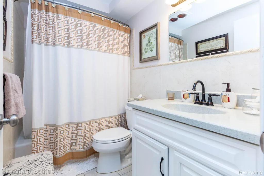 4086 Cherry Garden Drive Commerce Charter Township MI 48382
