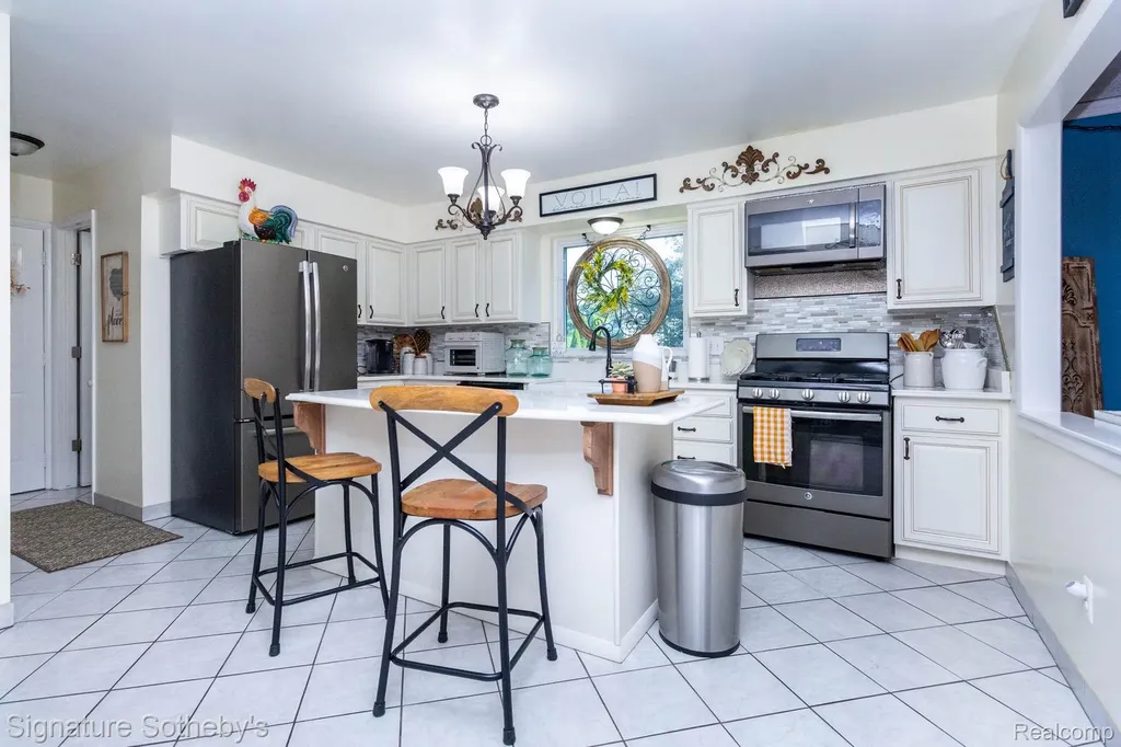 4086 Cherry Garden Drive Commerce Charter Township MI 48382
