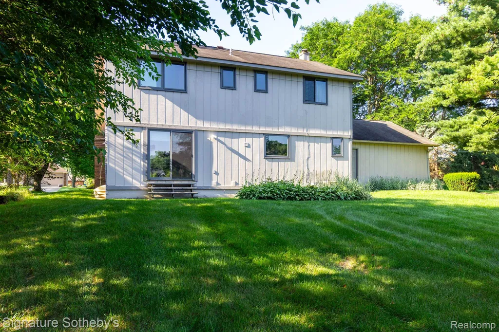 4086 Cherry Garden Drive Commerce Charter Township MI 48382