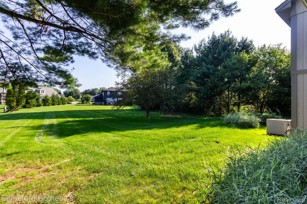 4086 Cherry Garden Drive Commerce Charter Township MI 48382