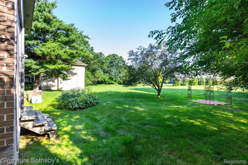 4086 Cherry Garden Drive Commerce Charter Township MI 48382