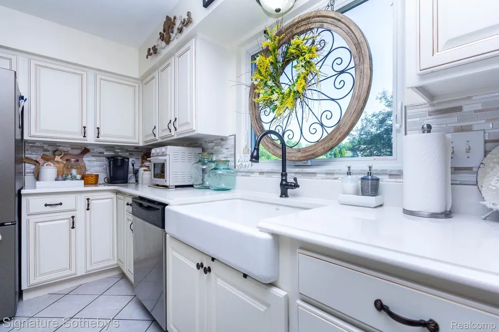 4086 Cherry Garden Drive Commerce Charter Township MI 48382