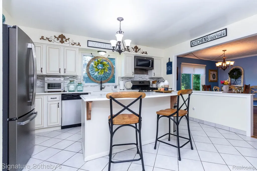 4086 Cherry Garden Drive Commerce Charter Township MI 48382