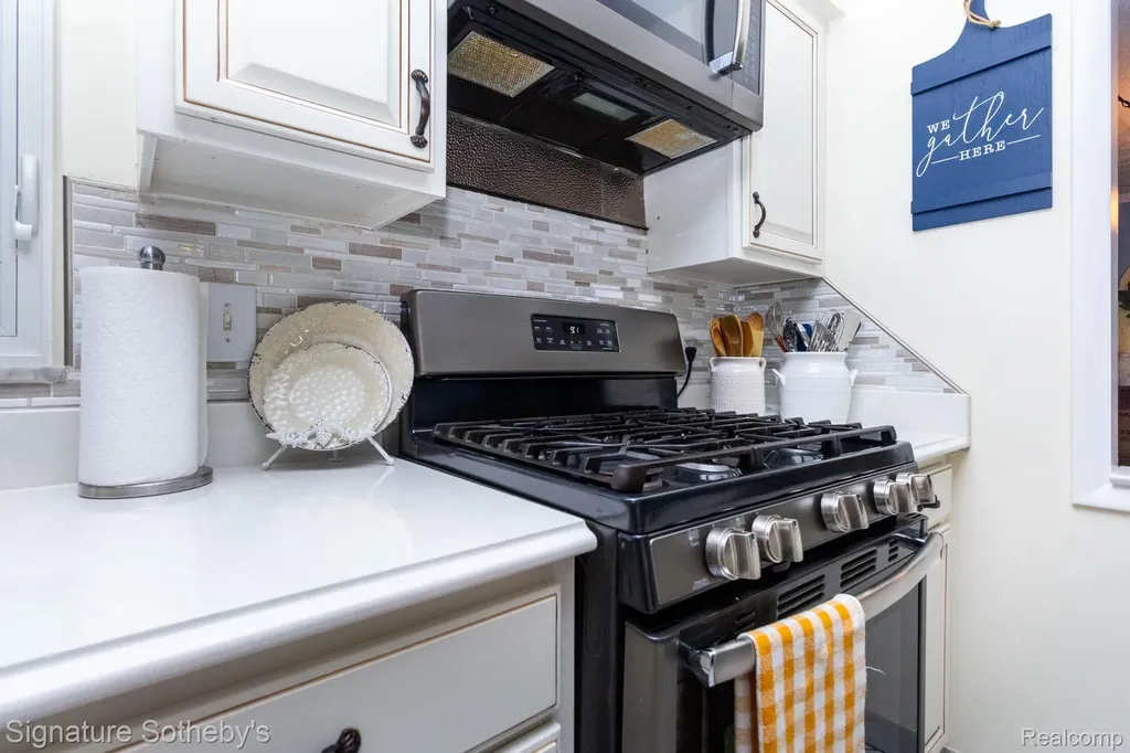 4086 Cherry Garden Drive Commerce Charter Township MI 48382