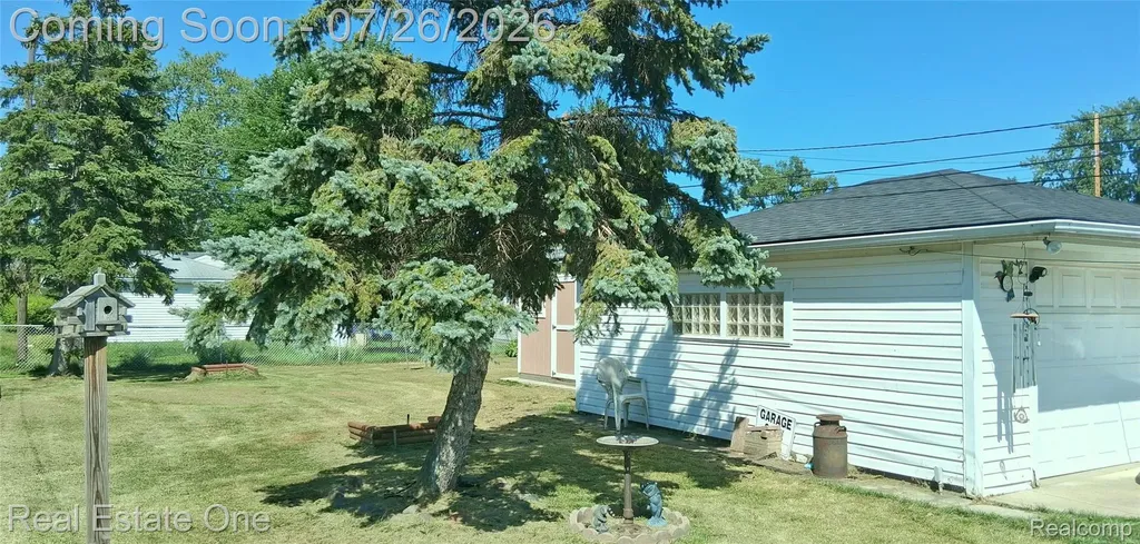 23231 Glenbrook Street St. Clair Shores City MI 48082