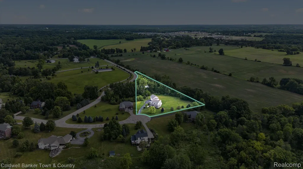 918 Gray Fox Court Marion Township MI 48843