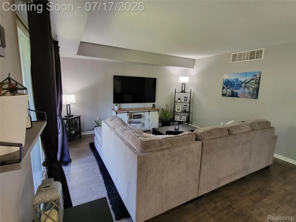 1655 Riverside Drive Oakland Charter Township MI 48309