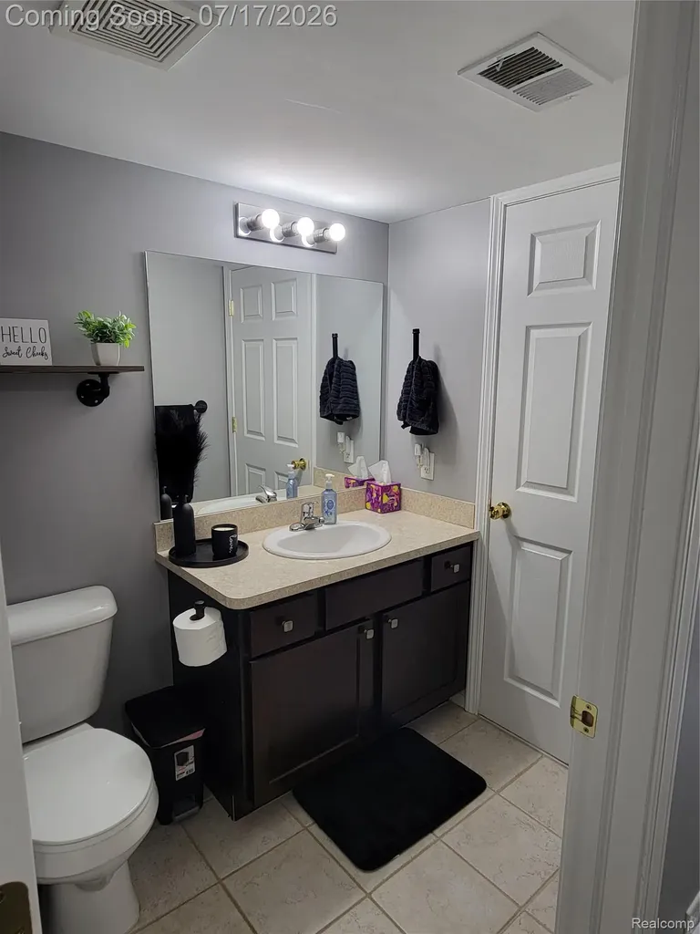 1655 Riverside Drive Oakland Charter Township MI 48309