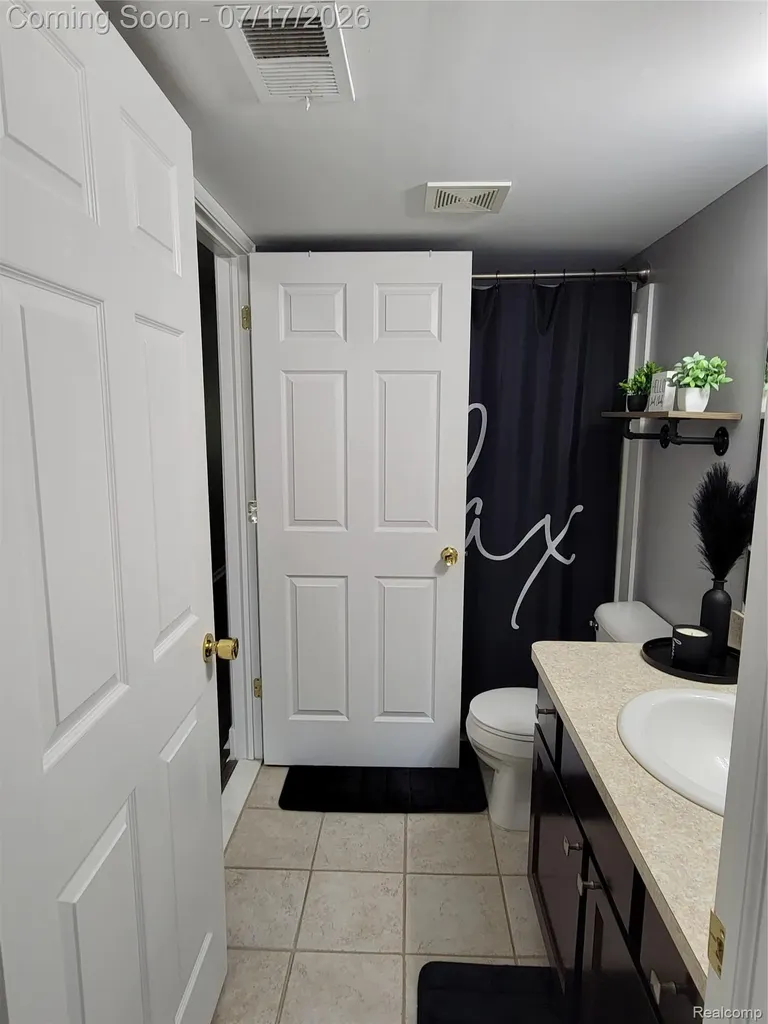 1655 Riverside Drive Oakland Charter Township MI 48309