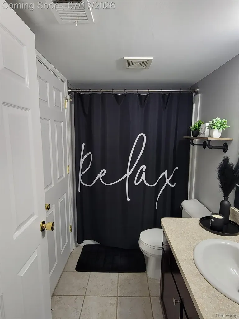 1655 Riverside Drive Oakland Charter Township MI 48309
