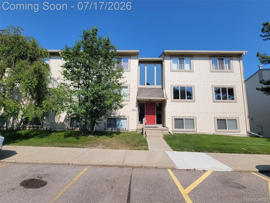 1655 Riverside Drive Oakland Charter Township MI 48309