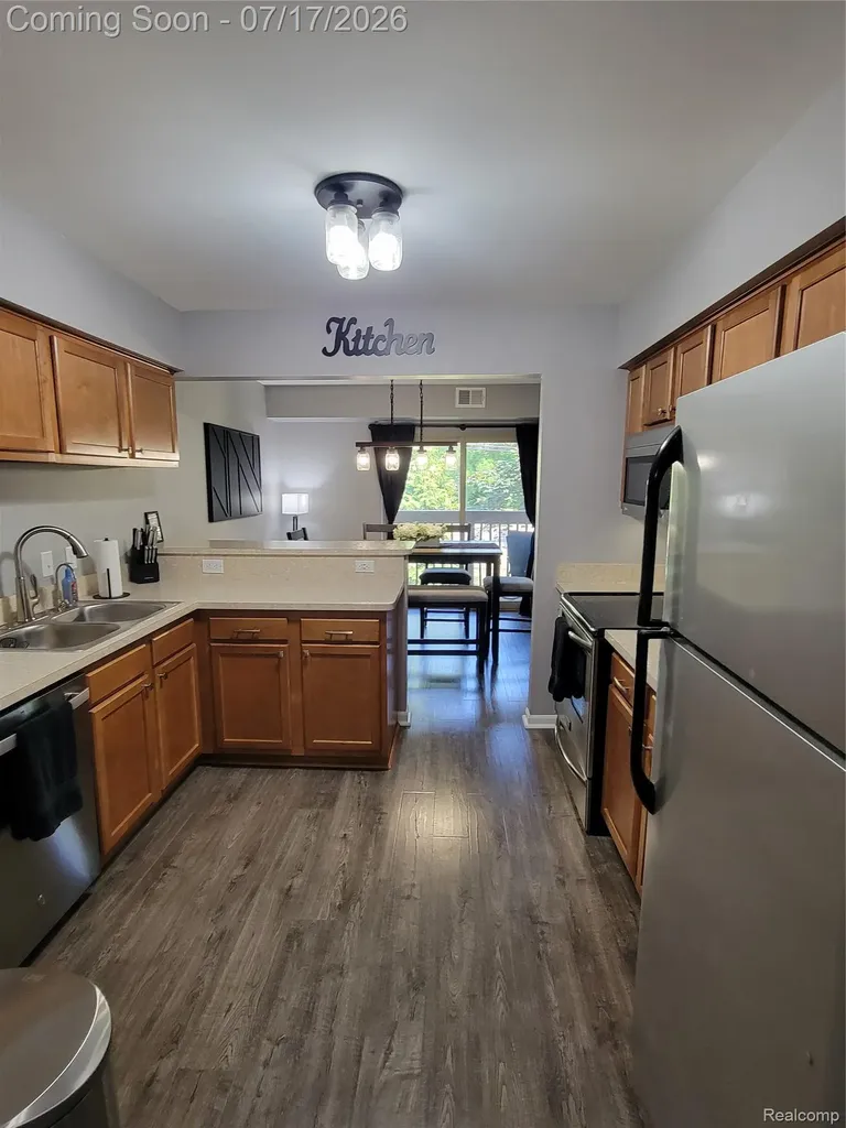 1655 Riverside Drive Oakland Charter Township MI 48309