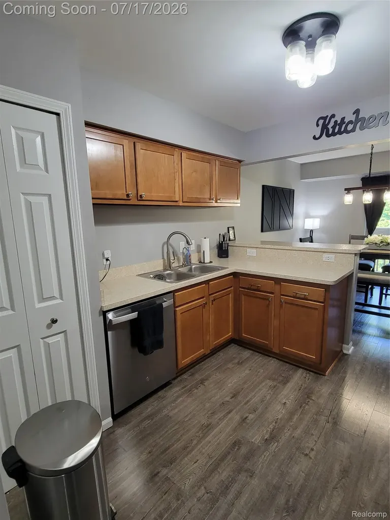 1655 Riverside Drive Oakland Charter Township MI 48309