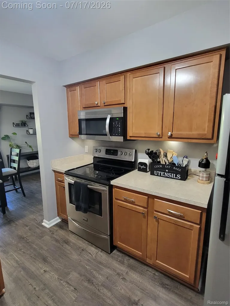 1655 Riverside Drive Oakland Charter Township MI 48309